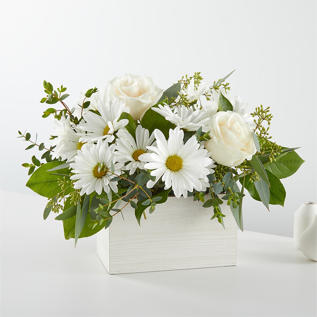 Fresh Linen Box Bouquet – FRENCH'S NEW ALBANY FLOWER SHOP, New Albany MS