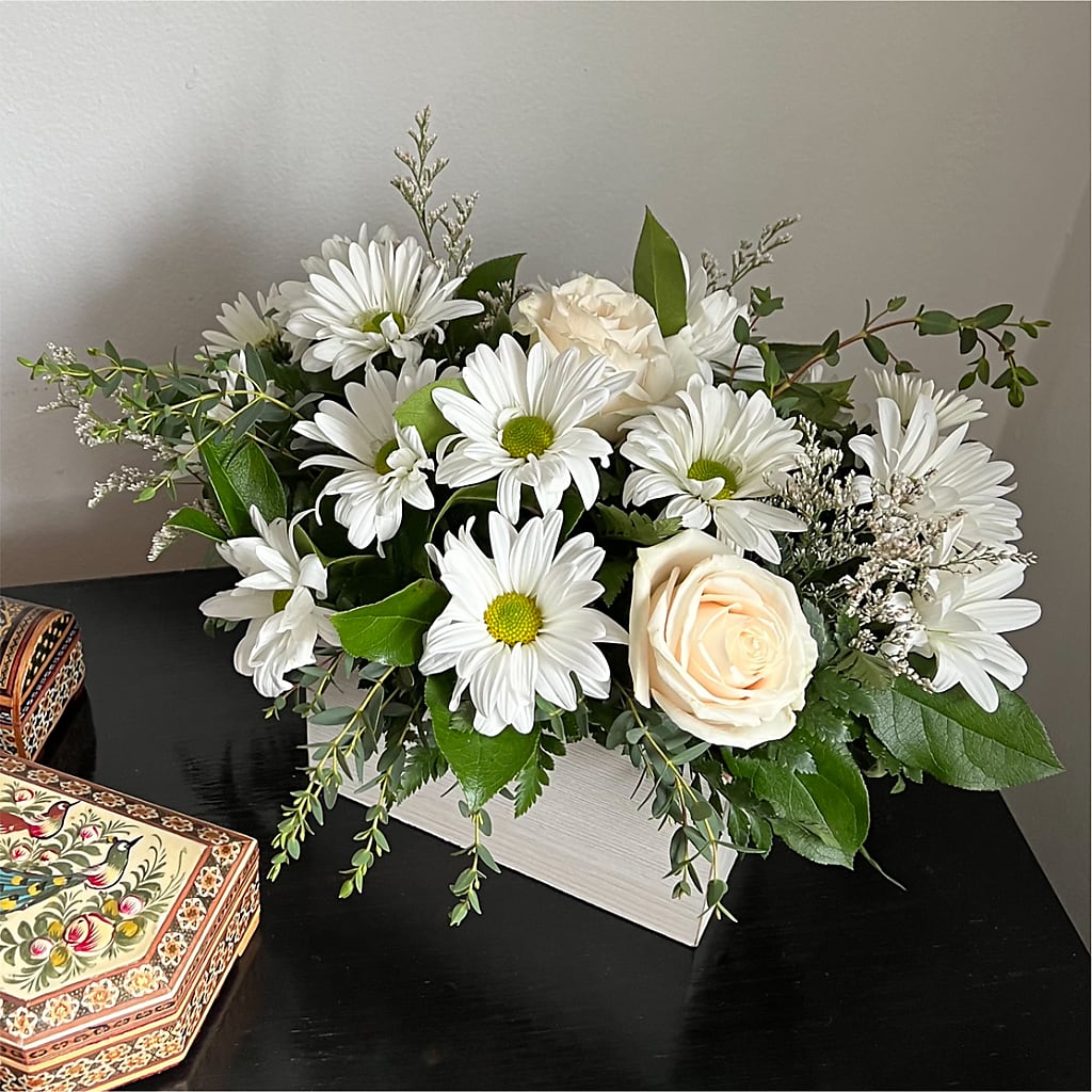 Fresh Linen Box Bouquet – FRENCH'S NEW ALBANY FLOWER SHOP, New Albany MS