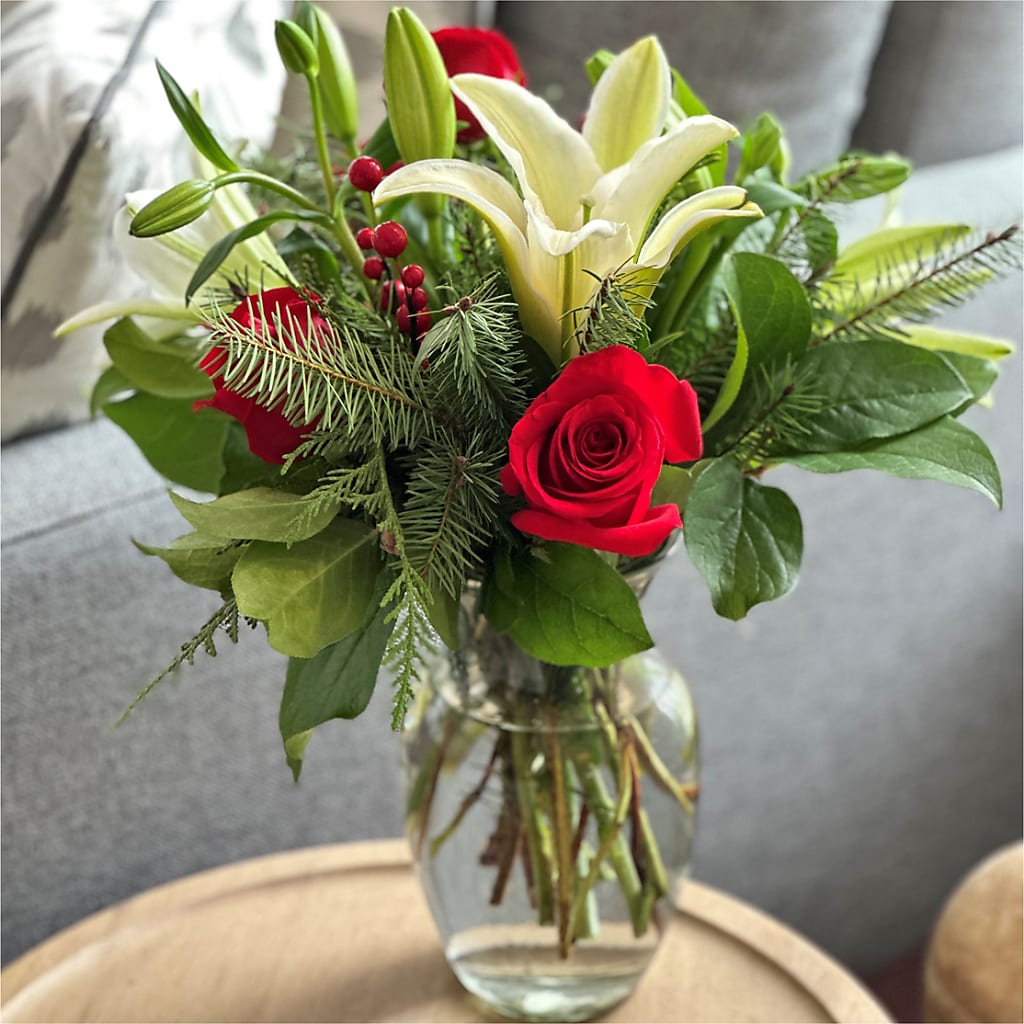Sparkling Snowflakes Bouquet – FRENCH'S NEW ALBANY FLOWER SHOP, New Albany MS